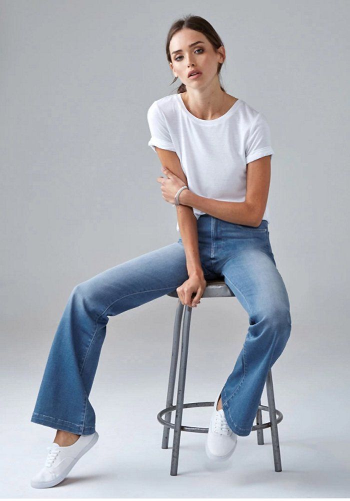13 modèles de jeans flare pour pimper un look rétro